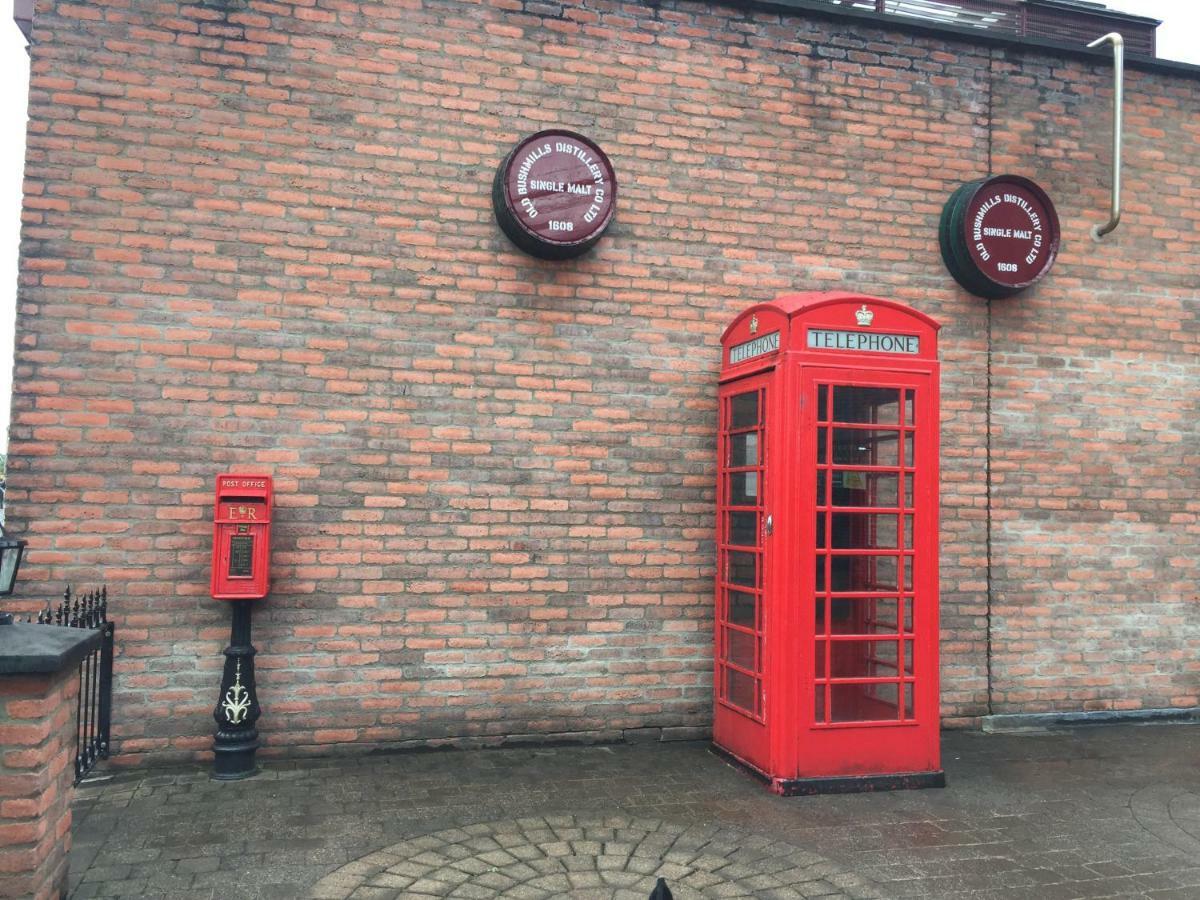 Bush House Accommodation - The Distillery بوشميلس المظهر الخارجي الصورة